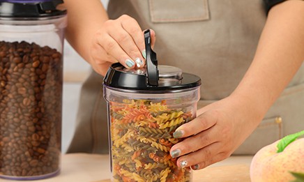Revolutionizing Food Storage: Meet the Ultimate Container for Convenience and Freshness!